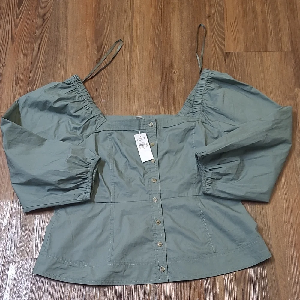 LOFT Green Button-Down‎ Puff Sleeve BlouseNEWperfect for casual outfit